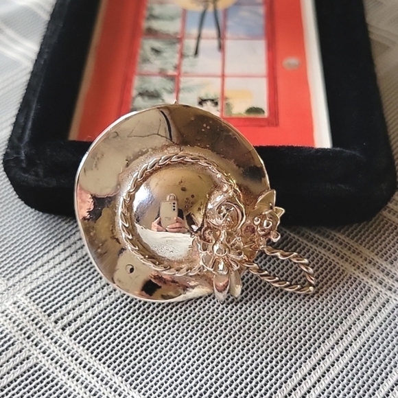 Susan Foster Artistic Triumphs Hat Brooch - Picture 1 of 5